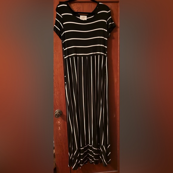 Ella Mara Dresses & Skirts - Stylish Black and White Striped Maxi Dress